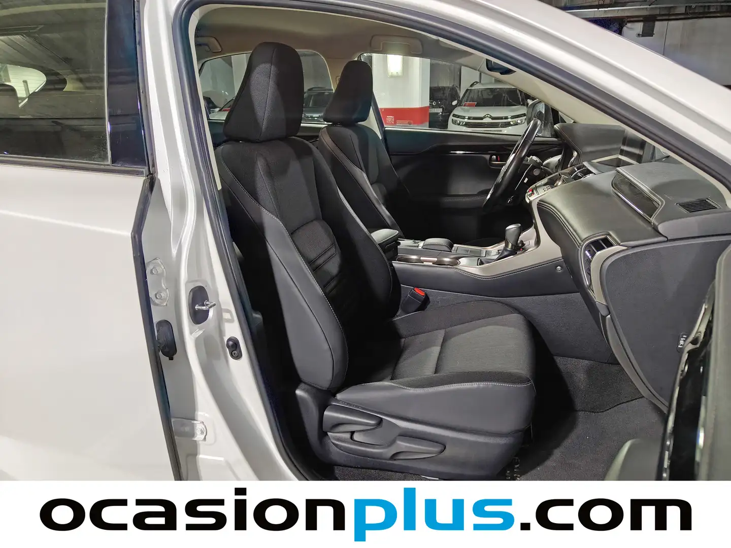 Foto Lexus NX Lexus NX 300h Business 2WD (197 CV)