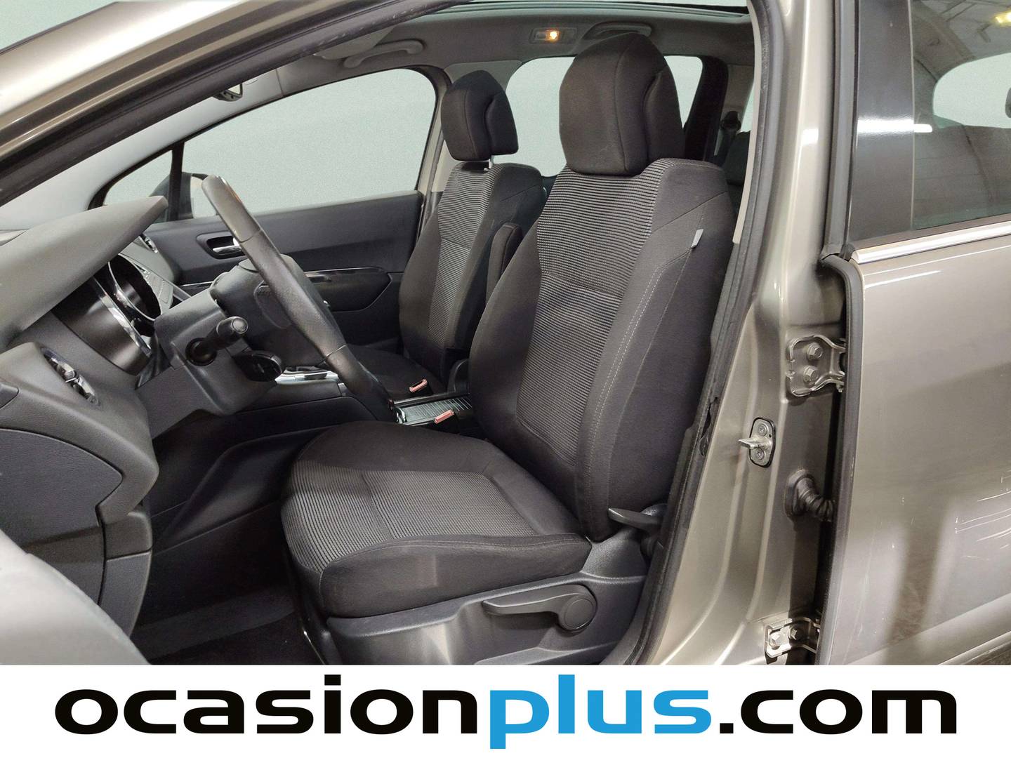 Foto asientos traseros Peugeot 5008 Peugeot 5008 2.0 HDI Sport Pack (150 CV) 7 Plazas
