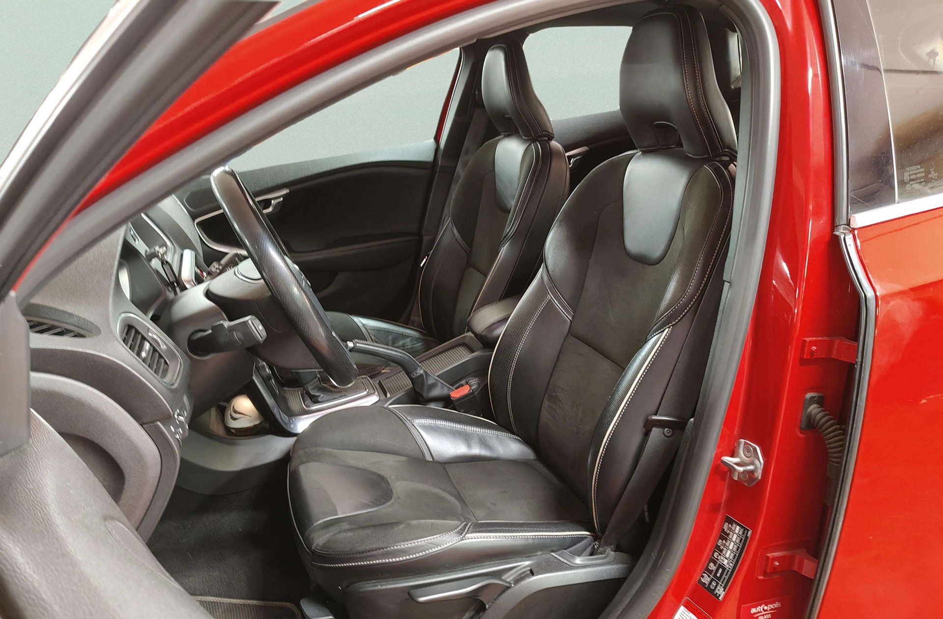 Volvo V40 D4 R-Design Momentum - foto 12