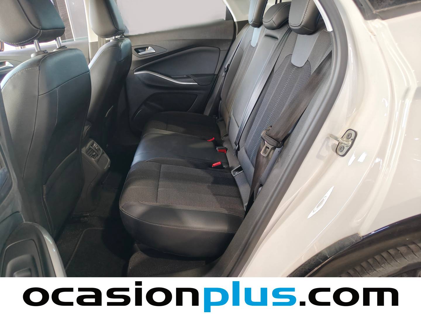 Foto asientos traseros Opel Grandland Opel Grandland 1.2 Turbo XHT S&S GS (130 CV)