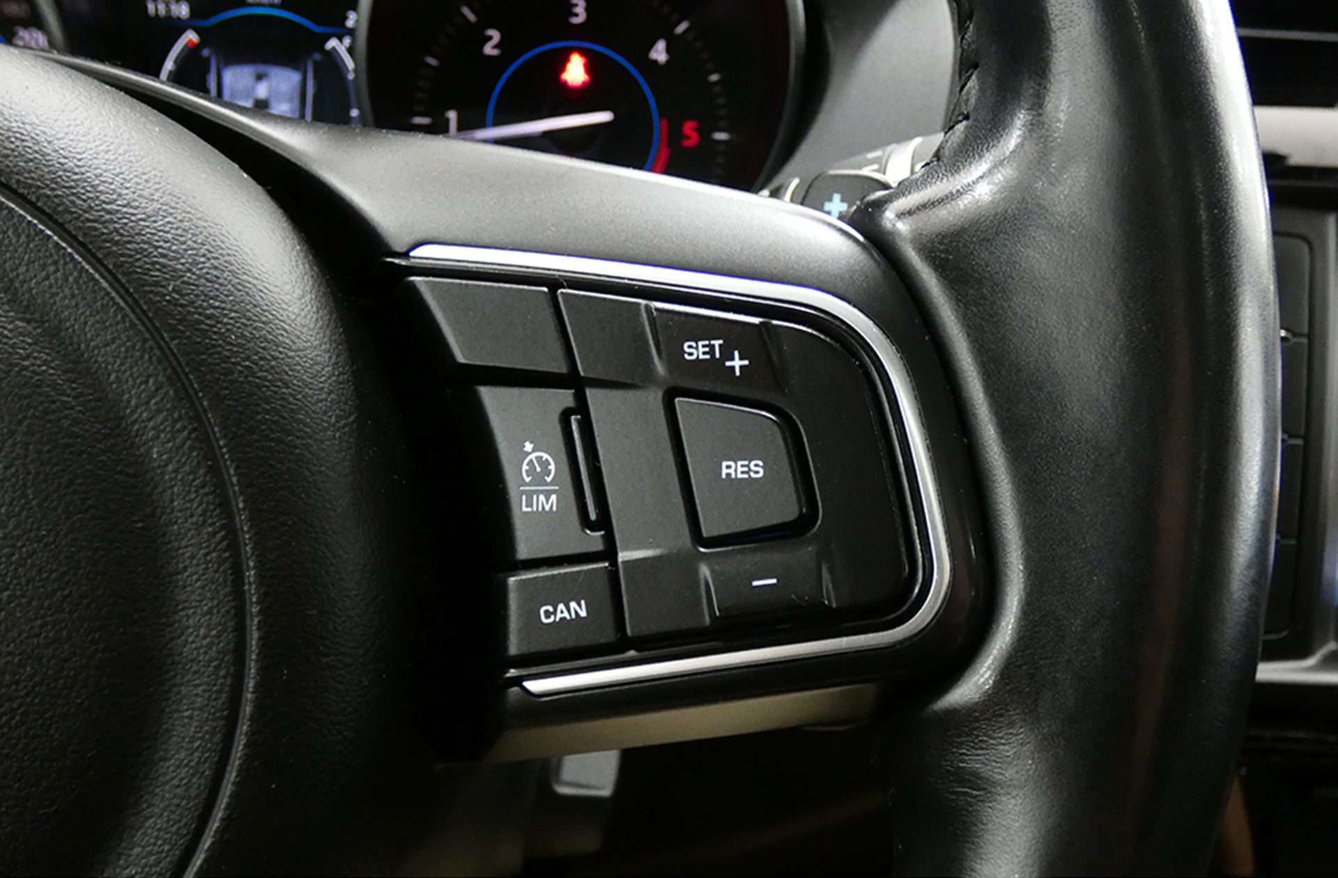 Jaguar F-Pace 2.0L i4D Prestige AWD - foto 32