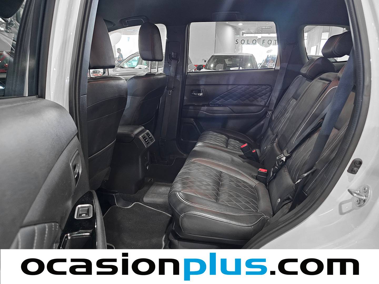 Foto asientos traseros Mitsubishi Outlander Mitsubishi Outlander 2.4 PHEV Kaiteki 4WD Auto (224 CV)