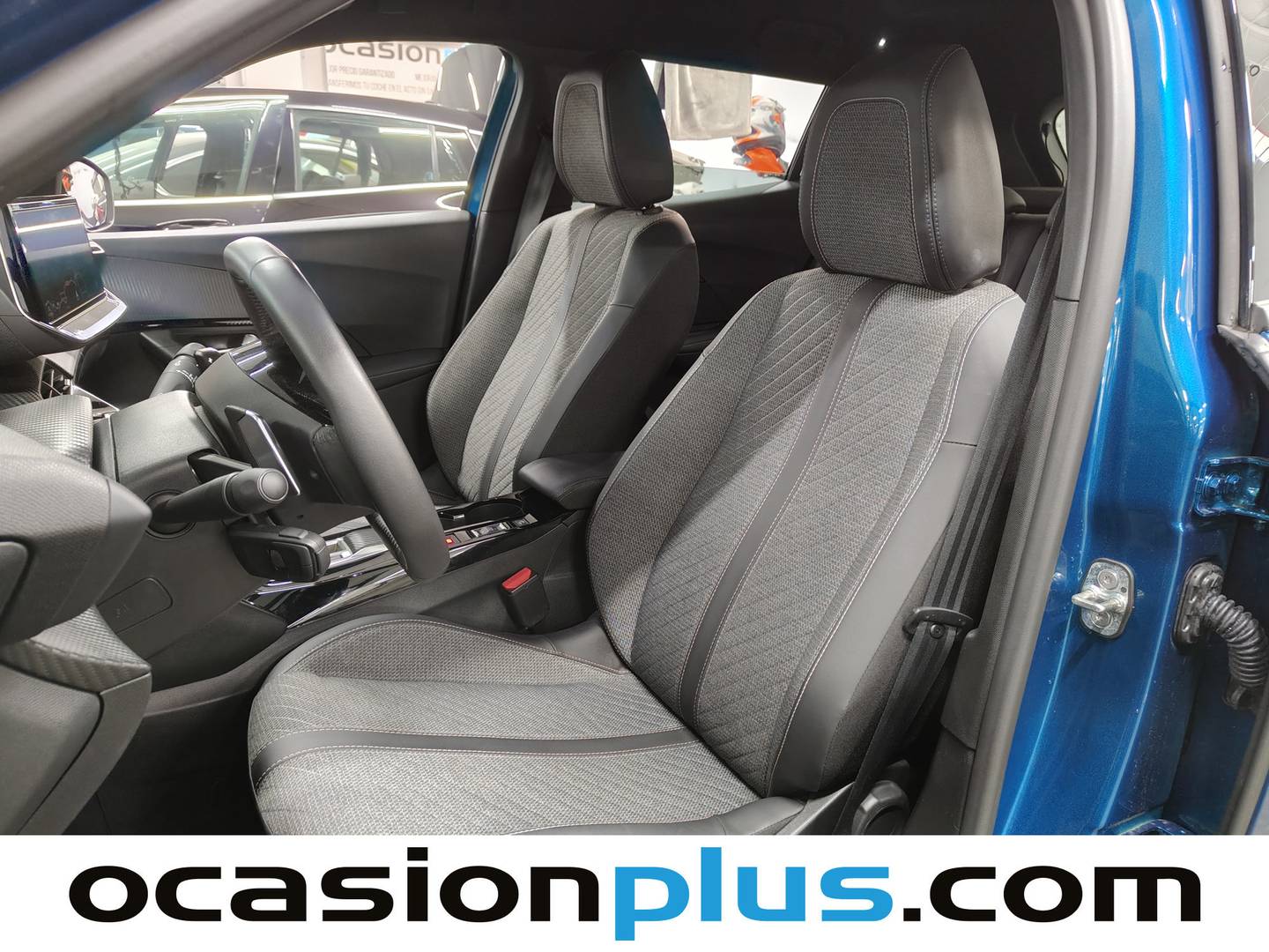 Foto Peugeot 2008 Peugeot 2008 Allure Hybrid eDCS6 (136 CV)