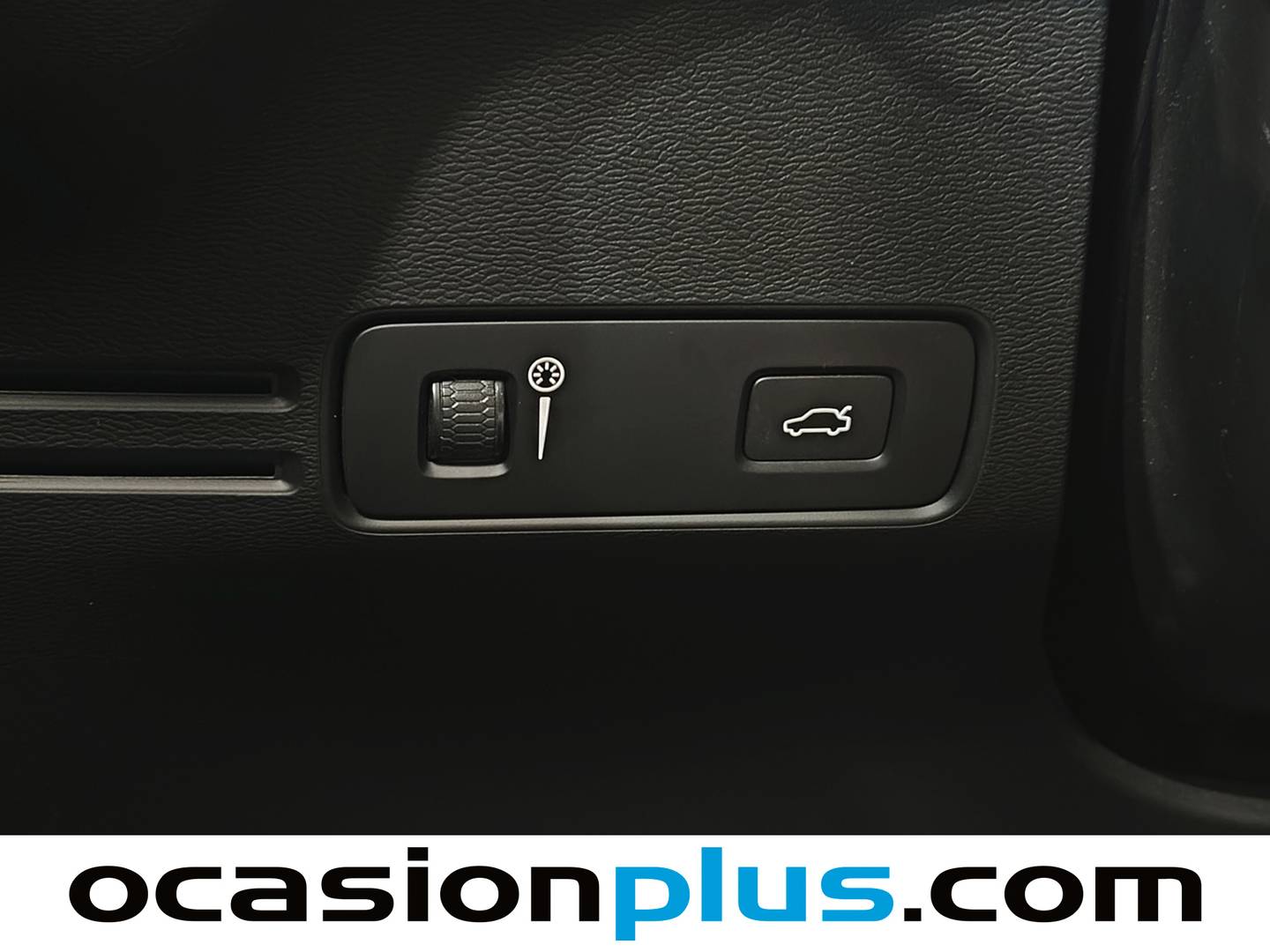 Foto Volvo XC40 Volvo XC40 T4 Momentum Auto (190 CV)