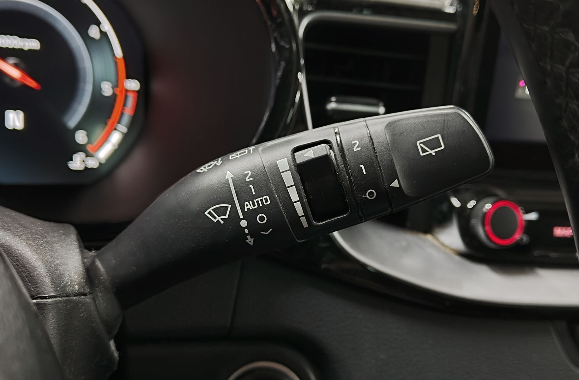 Kia XCeed 1.6 MHEV iMT Emotion - foto 29