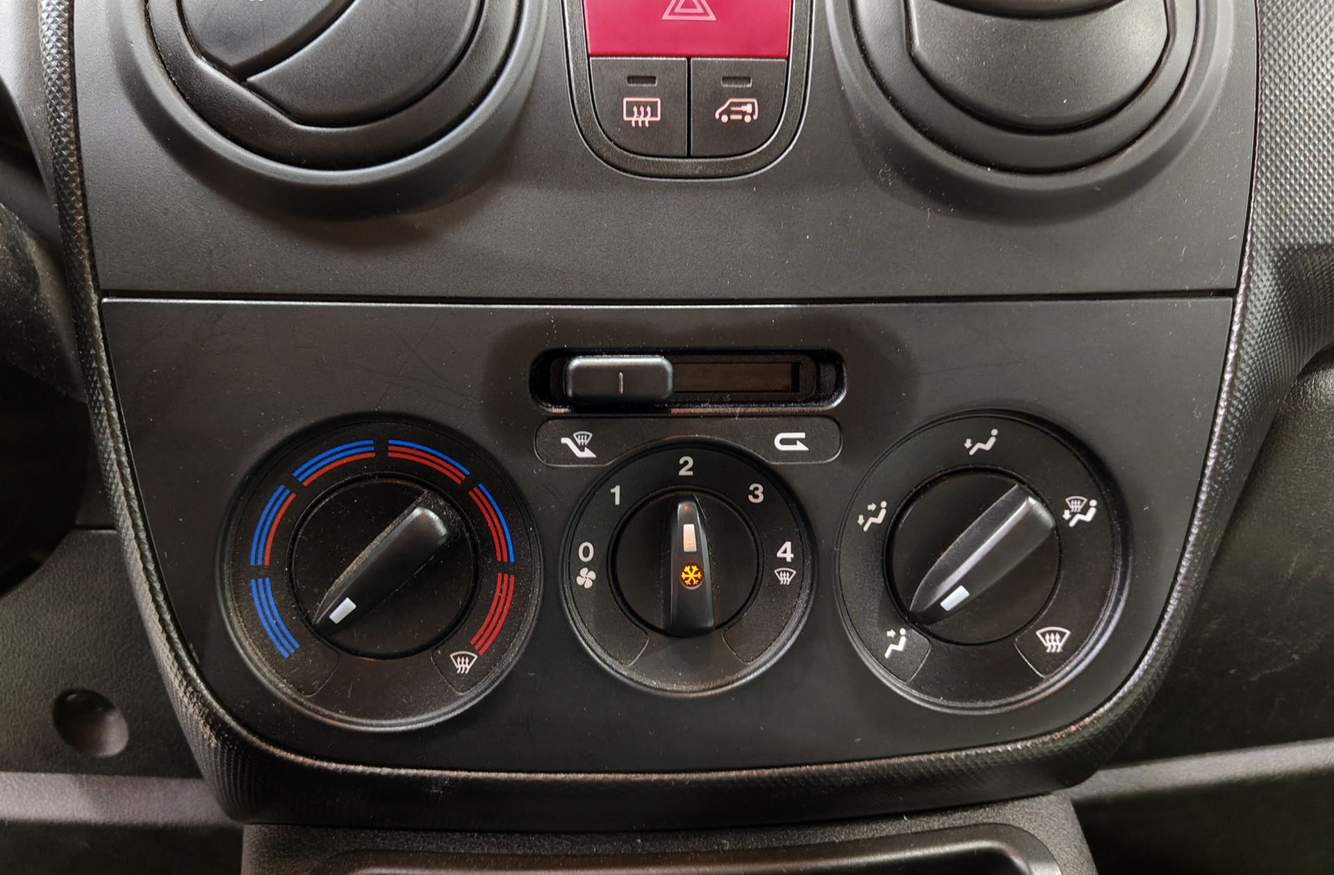 Fiat Fiorino Cargo Furgon 1.3 MultiJet SX N1 - foto 20