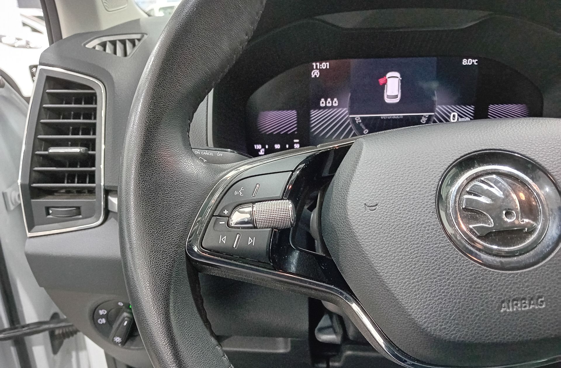 Škoda Karoq 2.0 TDI Selection - foto 25