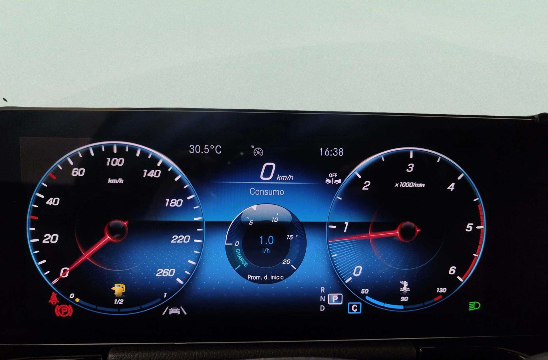 Mercedes-Benz GLA 200 d Pack AMG - foto 26