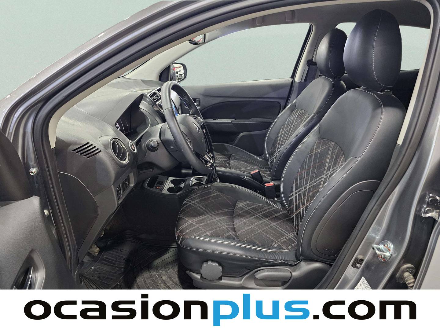Foto asientos delanteros Mitsubishi Space Star Mitsubishi Space Star 120 MPI Kaiteki  (71 CV)