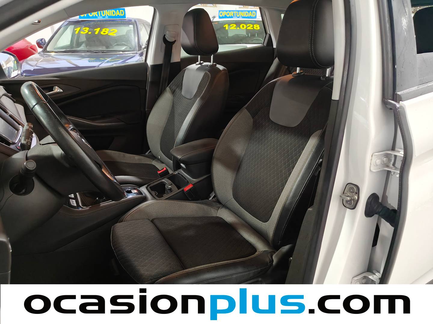 Foto asientos delanteros Opel Grandland X Opel Grandland X 1.2 Turbo 120 Aniversario (130 CV)