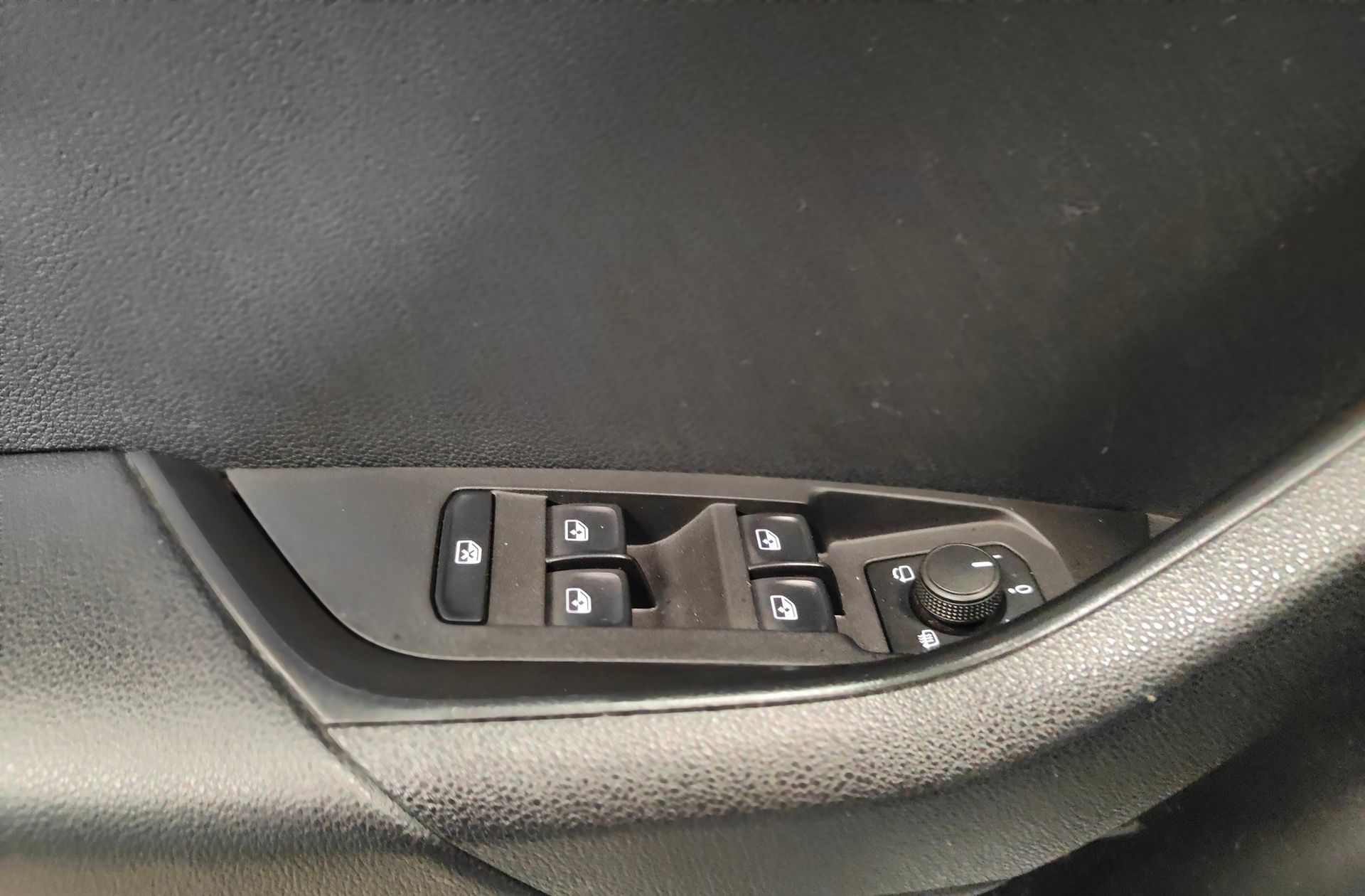 Škoda Karoq 1.6 TDI Ambition - foto 36