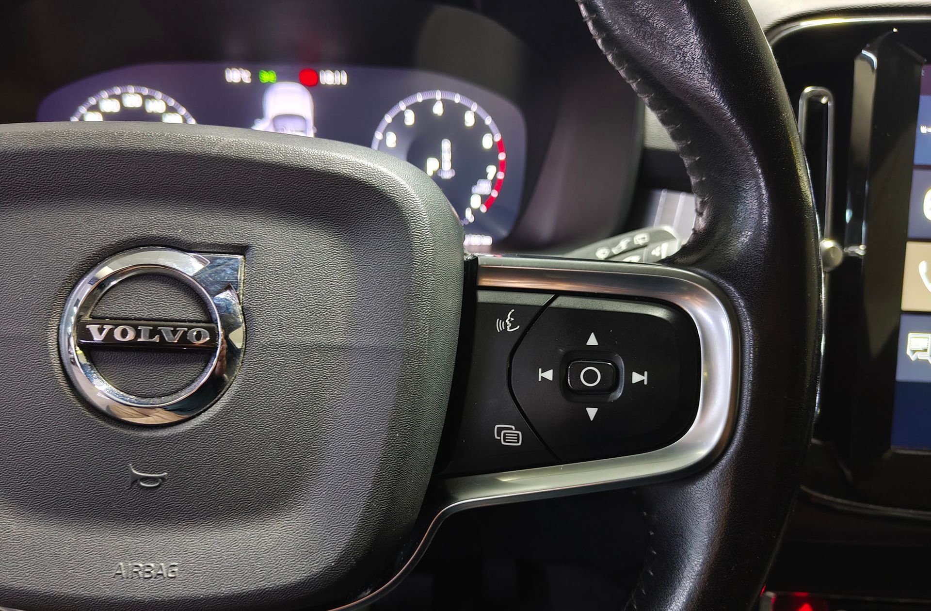 Volvo XC40 T3 Business Plus - foto 27