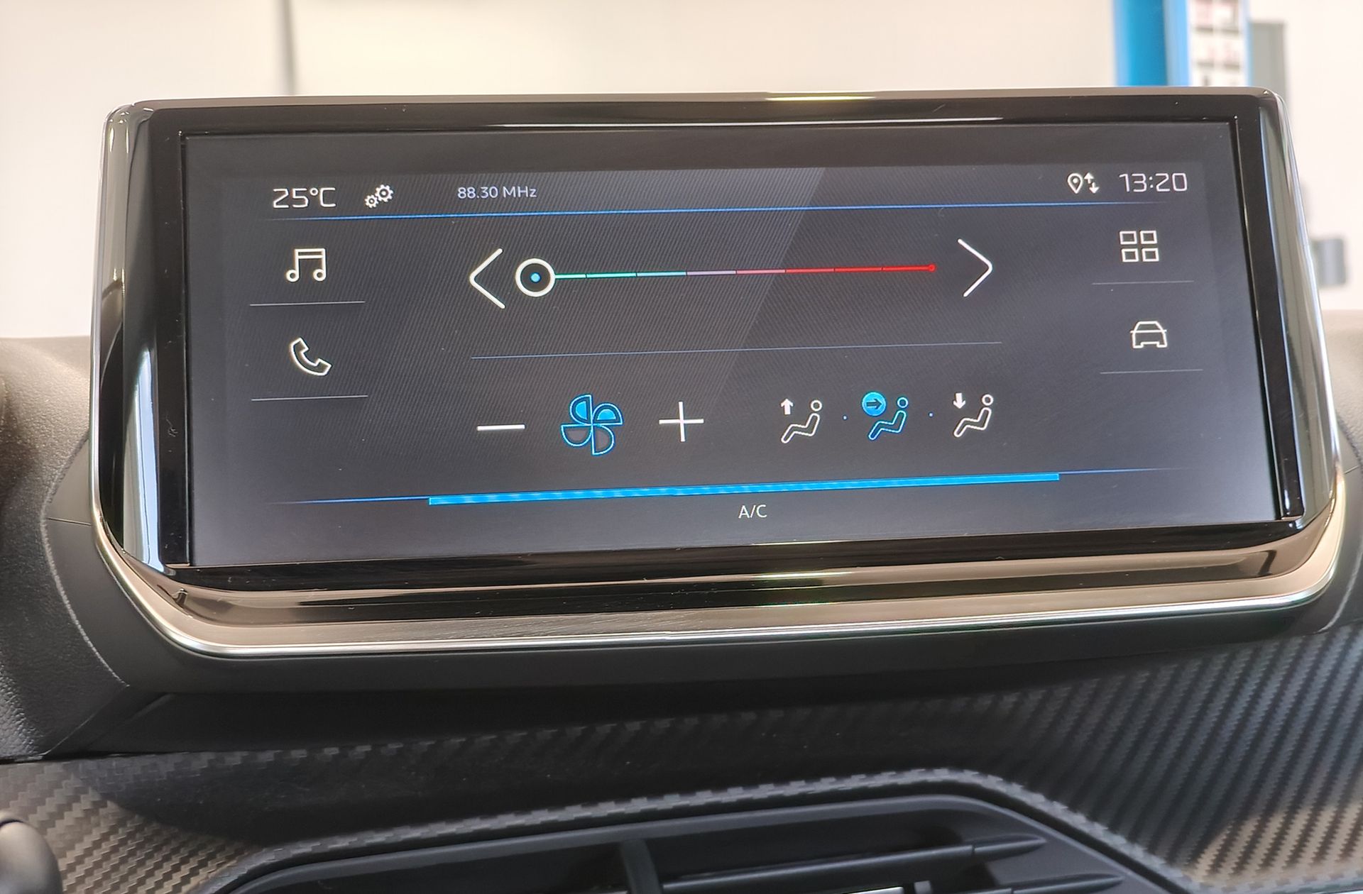 Peugeot 208 Style Hybrid 110 eDCS6 - foto 32
