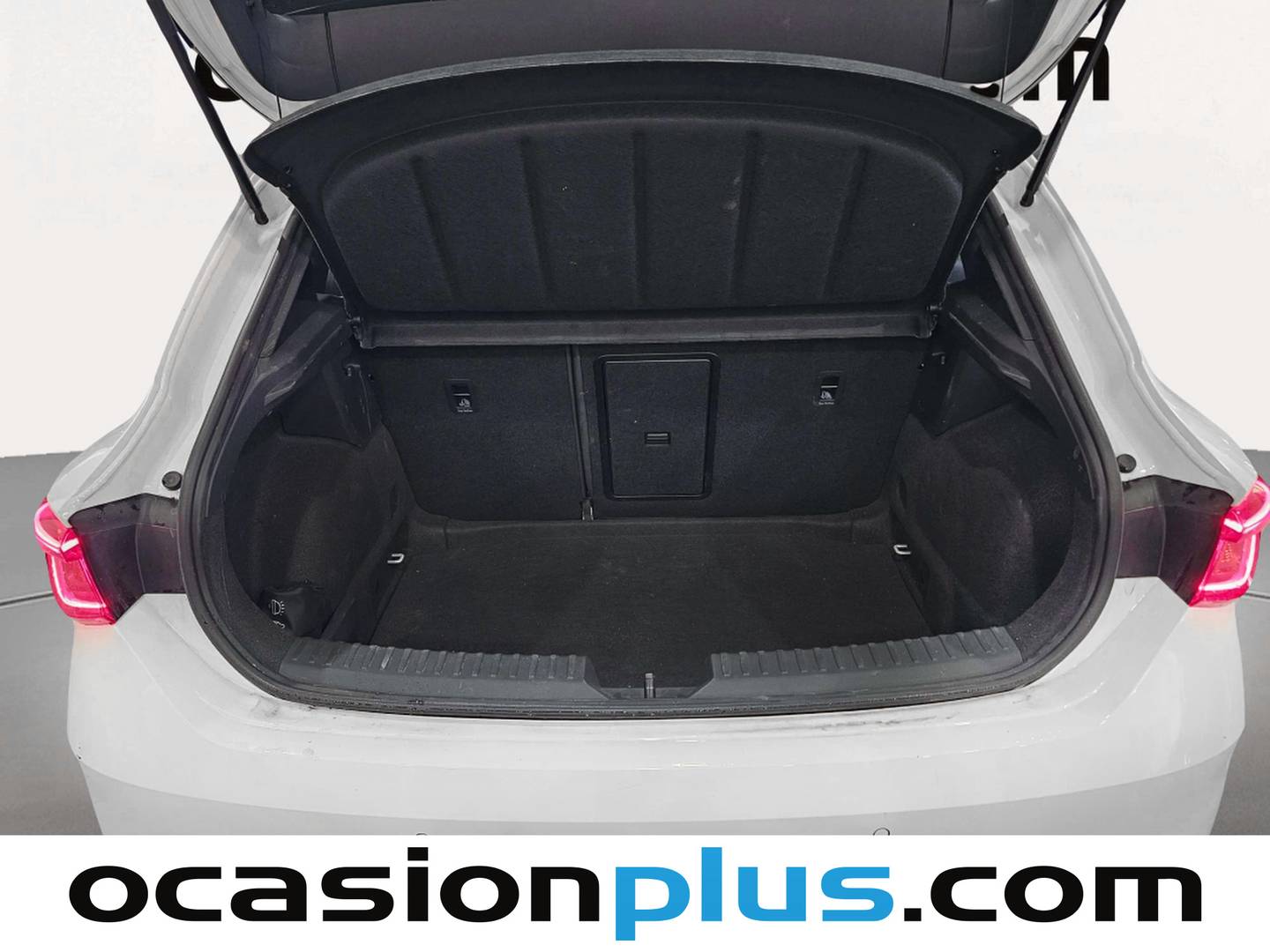 Fotos maletero Seat León Seat León 1.5 eTSI S&S FR Special Edition Vision DSG (150 CV)