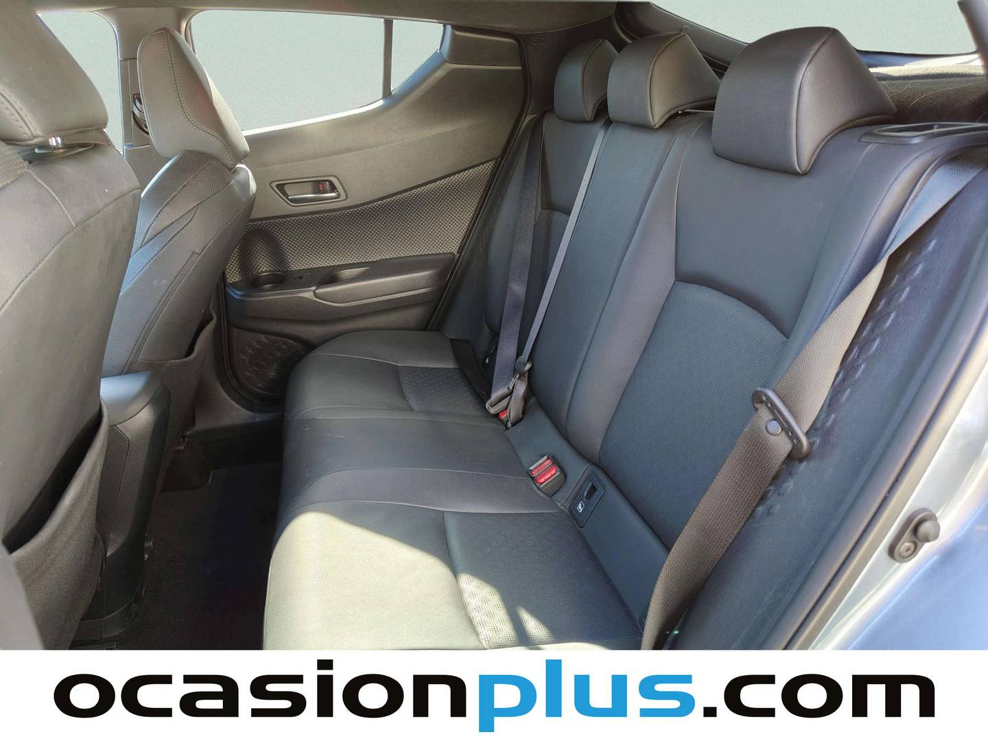 Foto asientos traseros Toyota C-HR Toyota C-HR 180H Advance Luxury (184 CV)