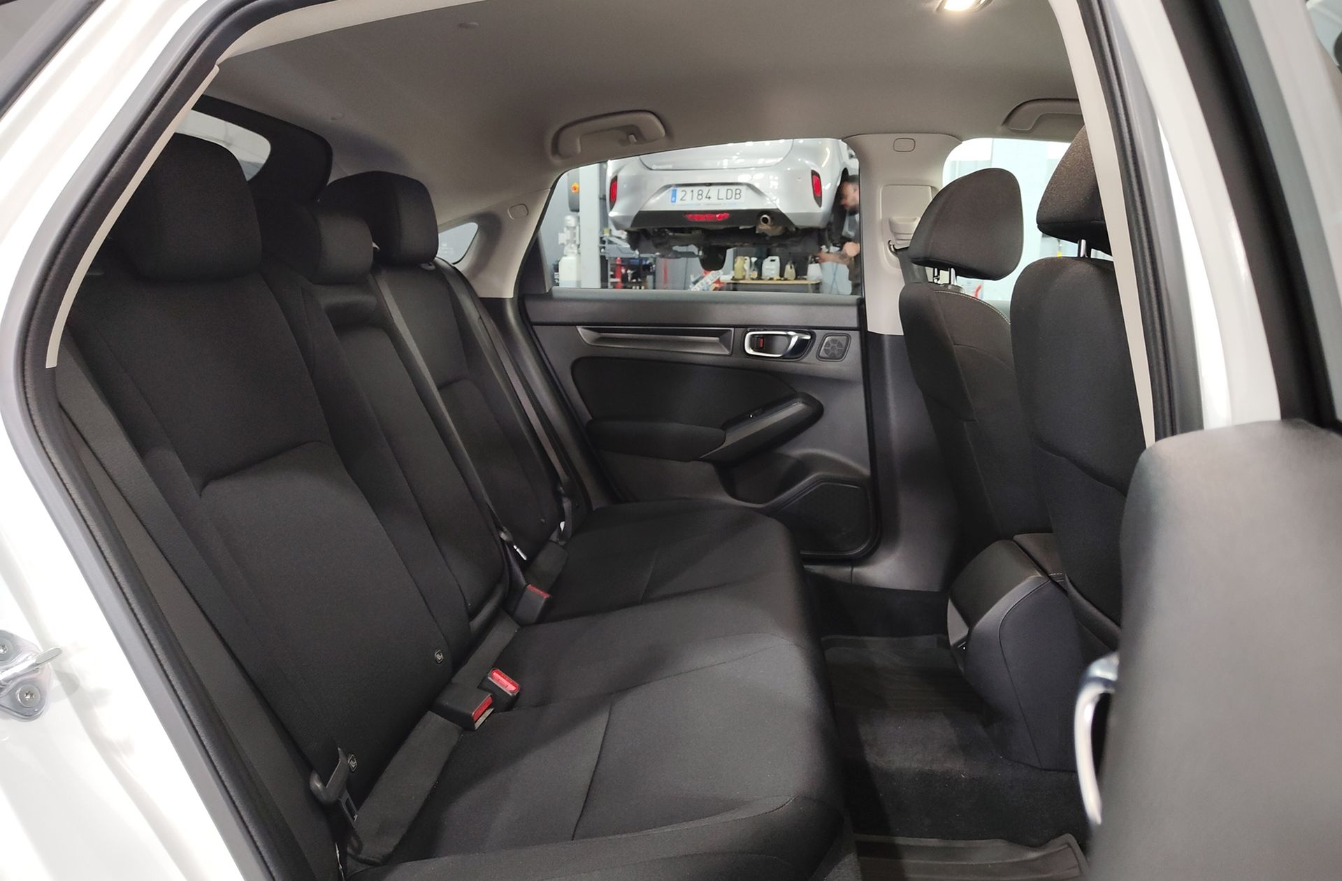 Honda Civic 2.0 i-MMD Elegance CVT - foto 18