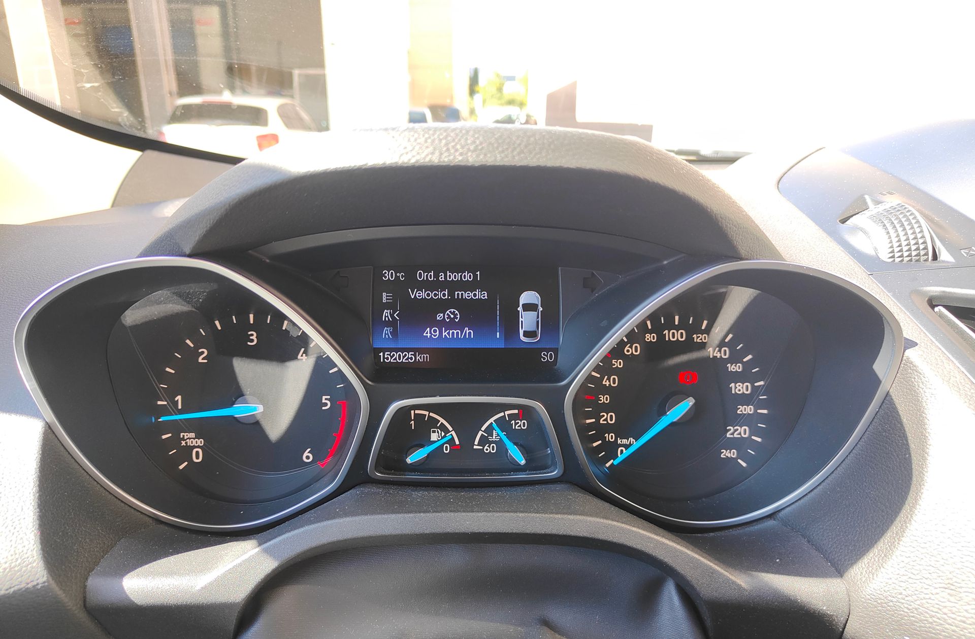 Ford Kuga 1.5 TDCi Titanium 4x2 - foto 33