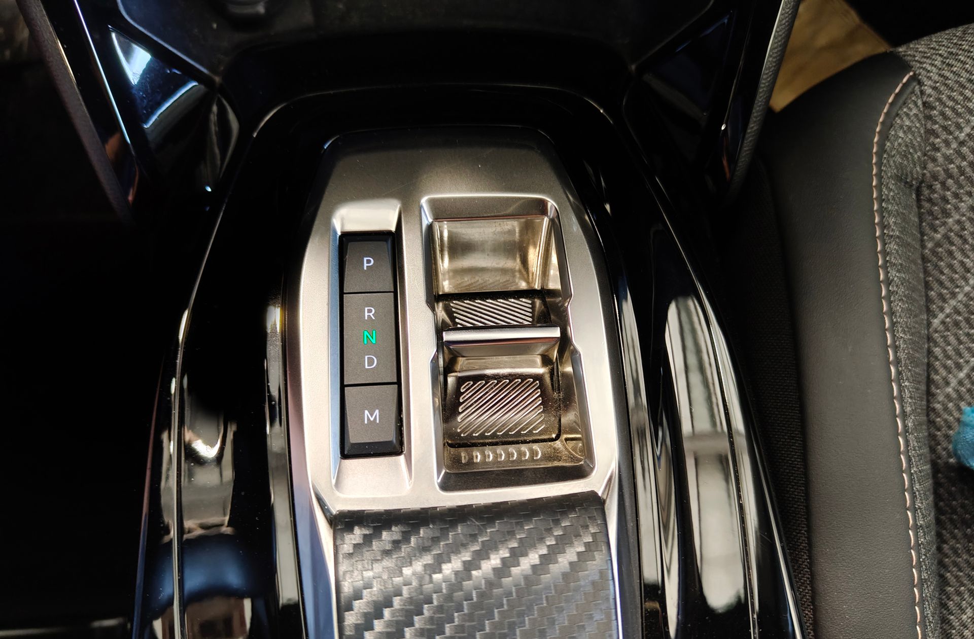 Peugeot 2008 Allure Hybrid eDCS6 - foto 5