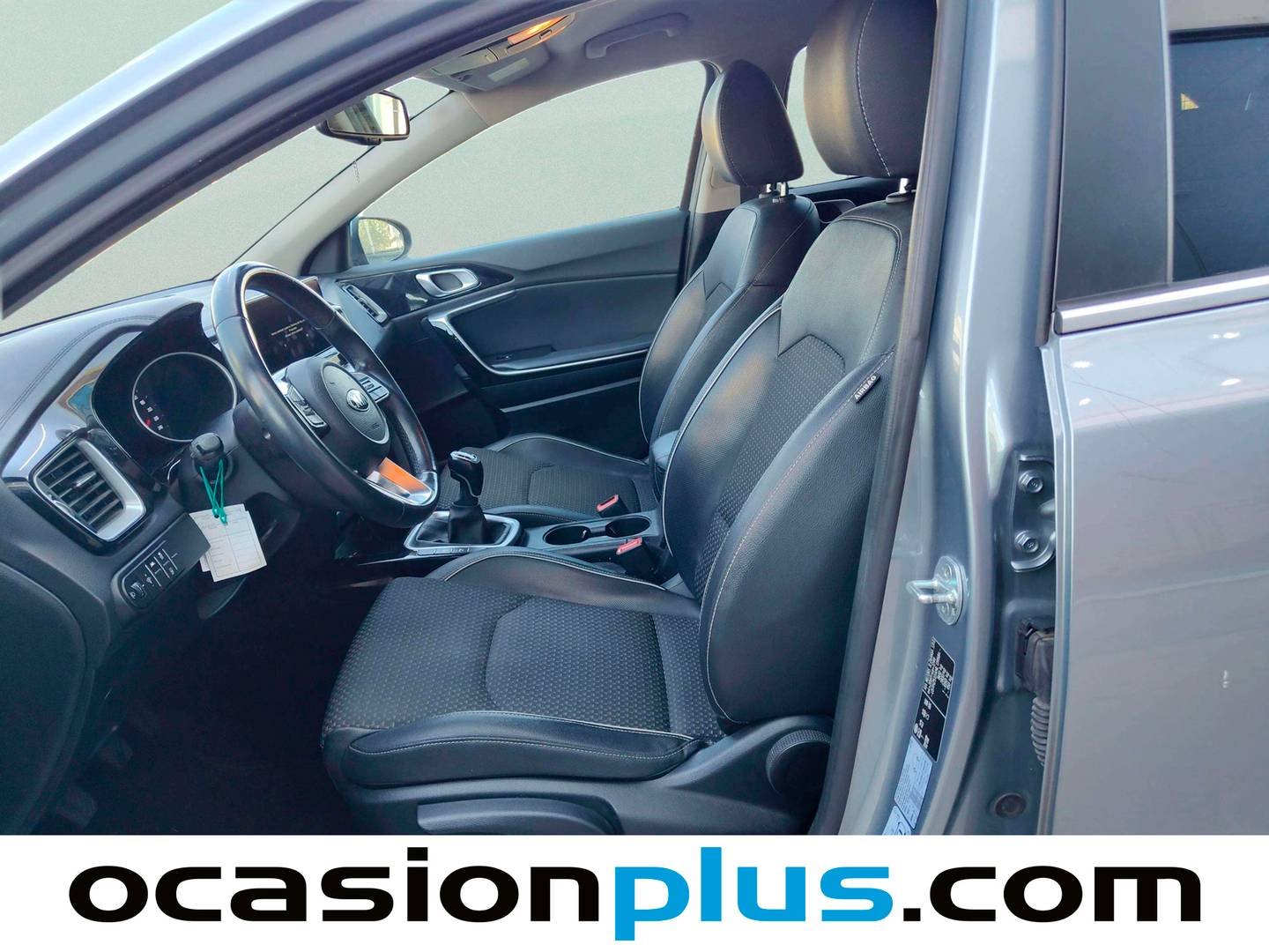 Foto asientos delanteros KIA Ceed KIA Ceed 1.0 T-GDi Tech (120 CV)