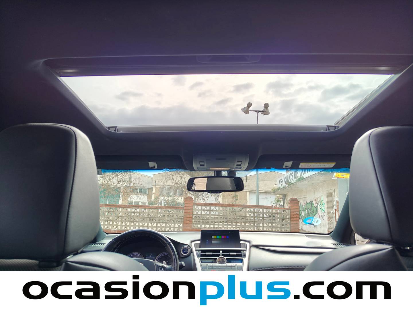 Extras y acabados del Lexus NX Lexus NX 300h F Sport Panorámico + Navibox 4WD (197 CV)