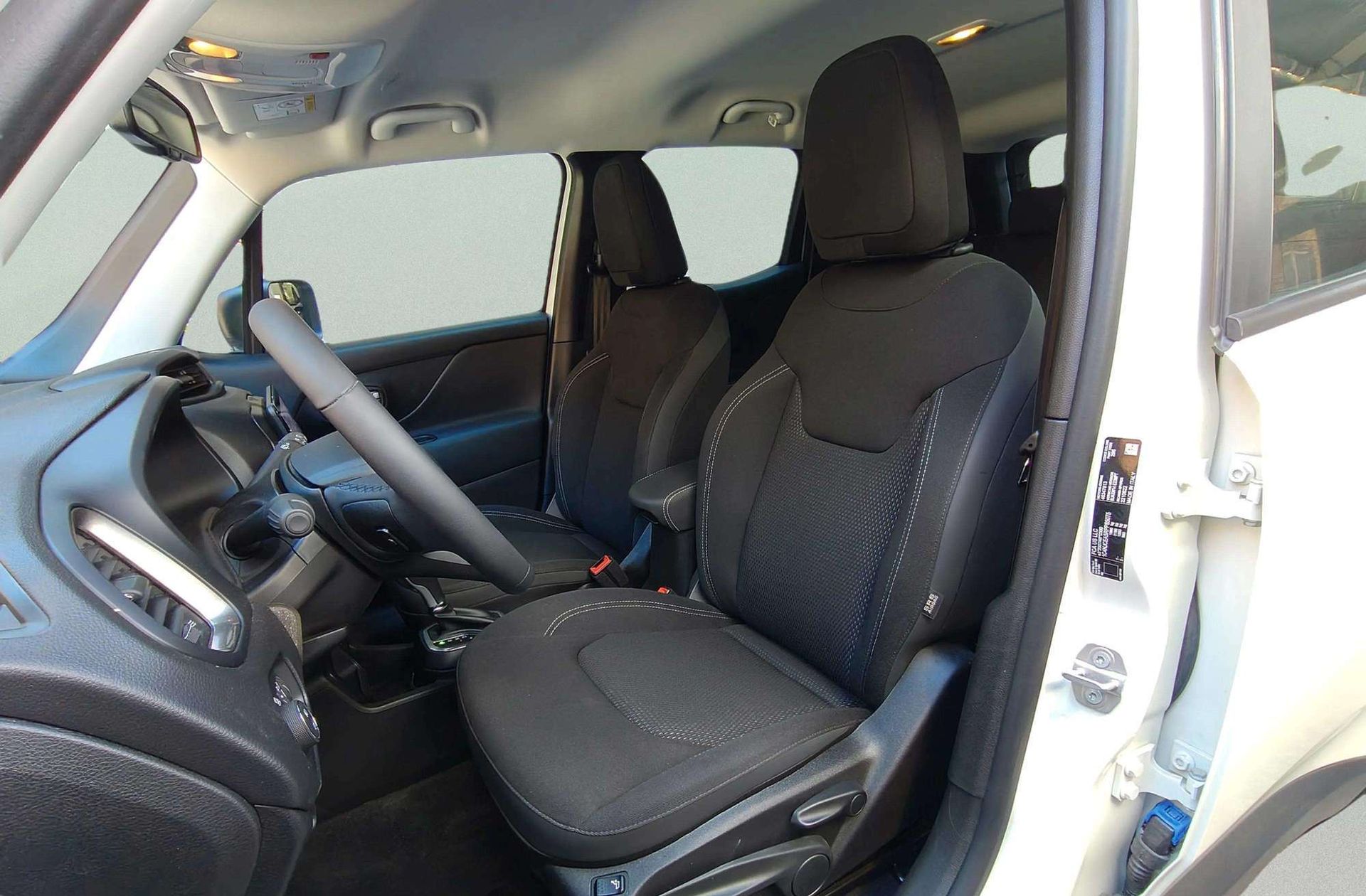 Jeep Renegade eHybrid 1.5 Limited ATX - foto 13