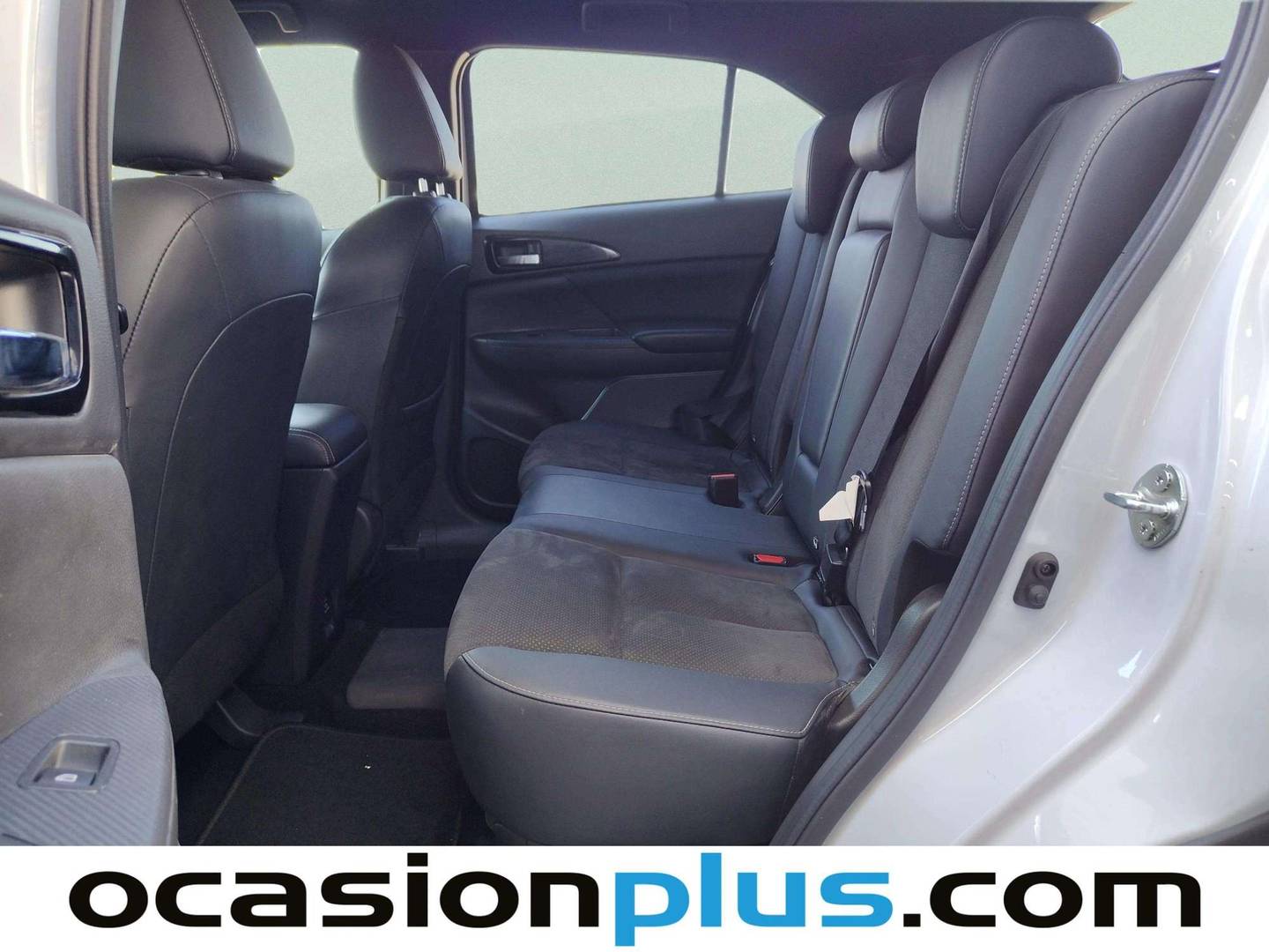 Foto asientos traseros Mitsubishi Eclipse Cross Mitsubishi Eclipse Cross 2.4 PHEV Kaiteki 4WD Auto (188 CV)