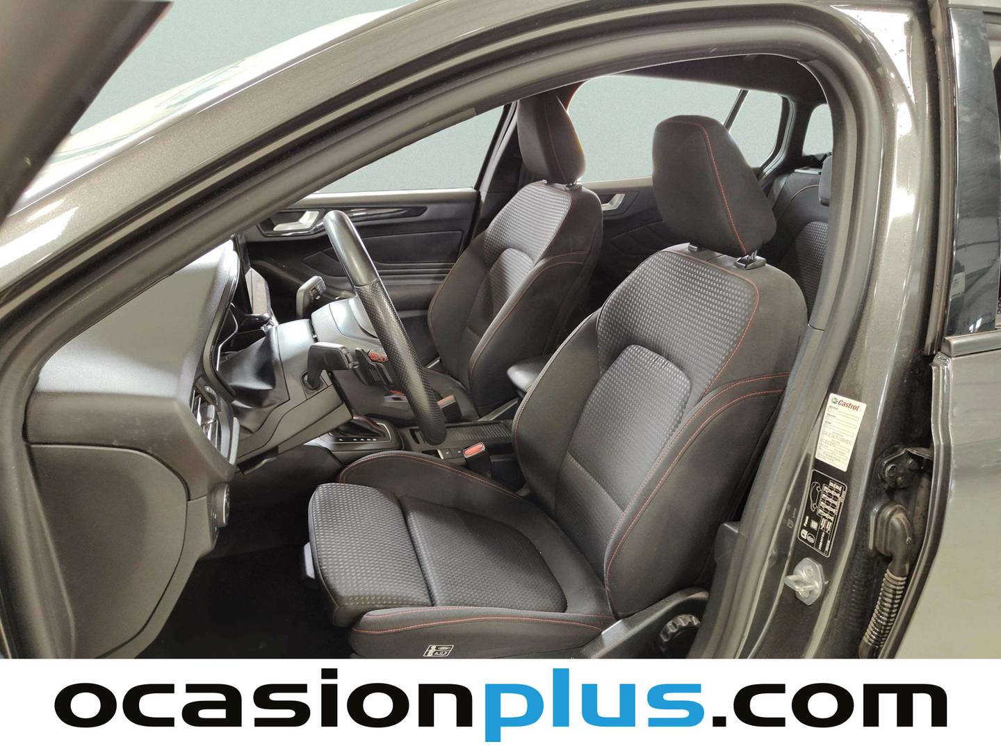 Foto asientos delanteros Ford Focus Ford Focus SportBreak 1.0 Ecoboost MHEV ST-Line Auto (155 CV)
