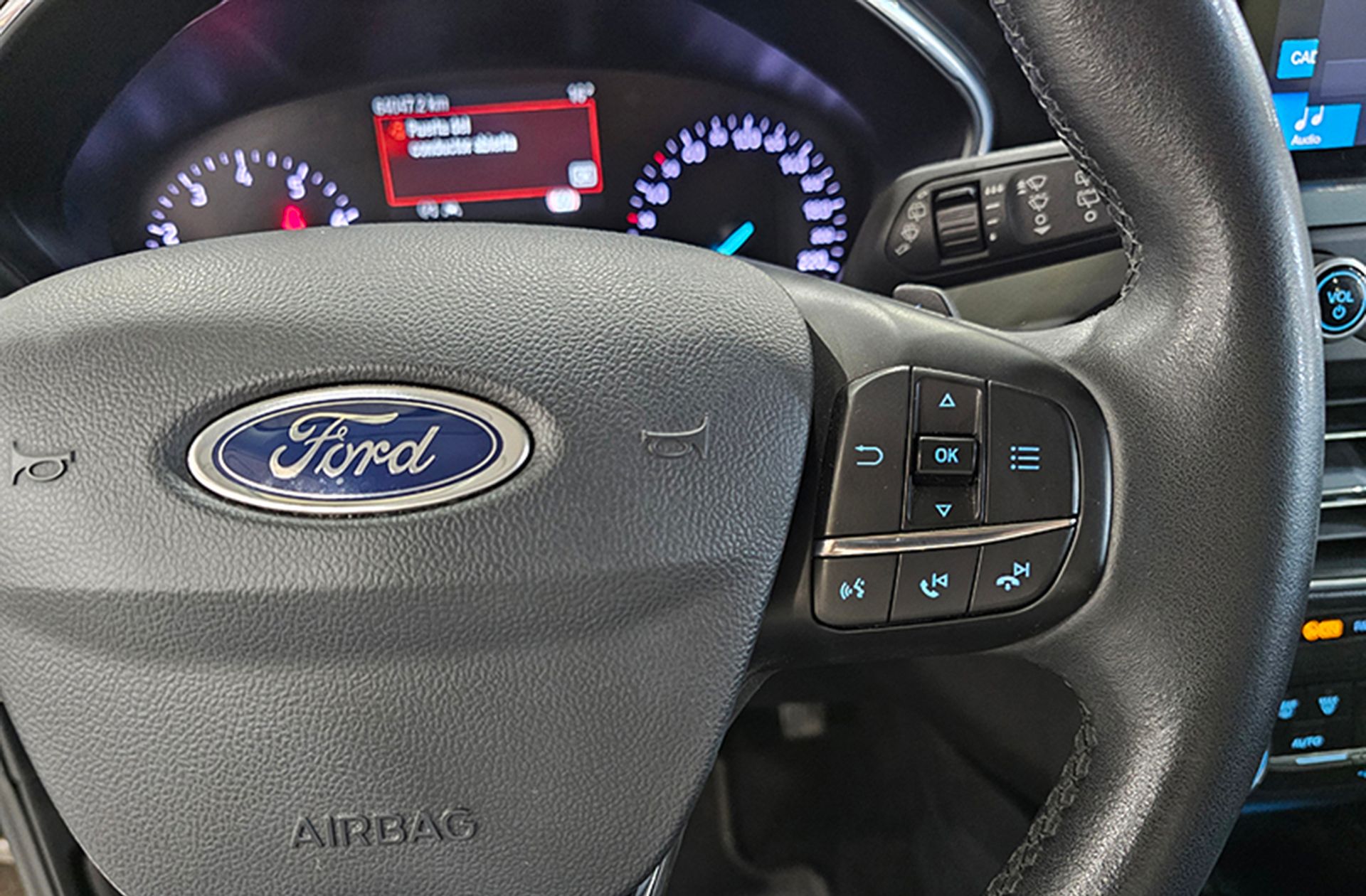 Ford Focus 1.0 EcoBoost Active - foto 24
