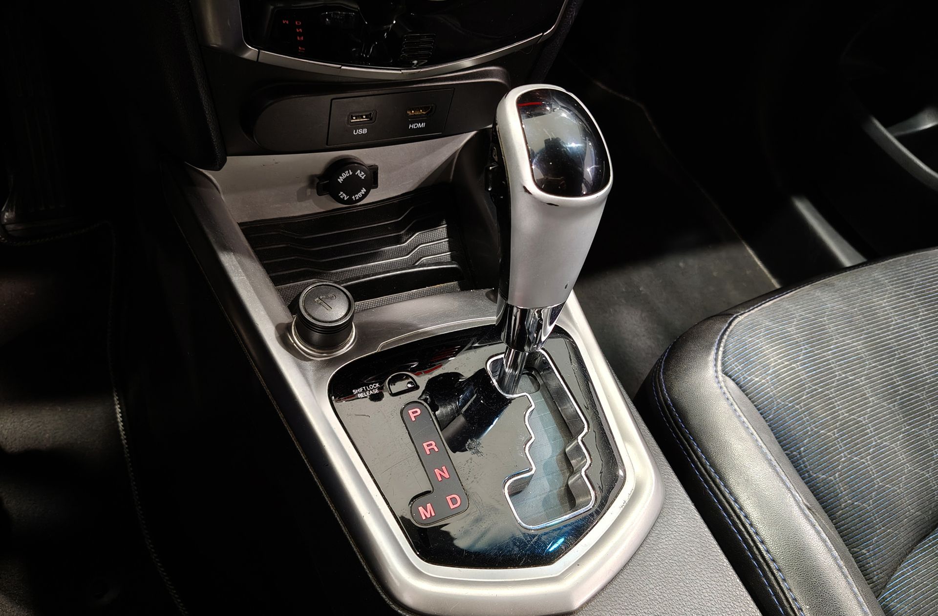 SsangYong Tivoli 1.6 D16T Limited 4x2 - foto 5