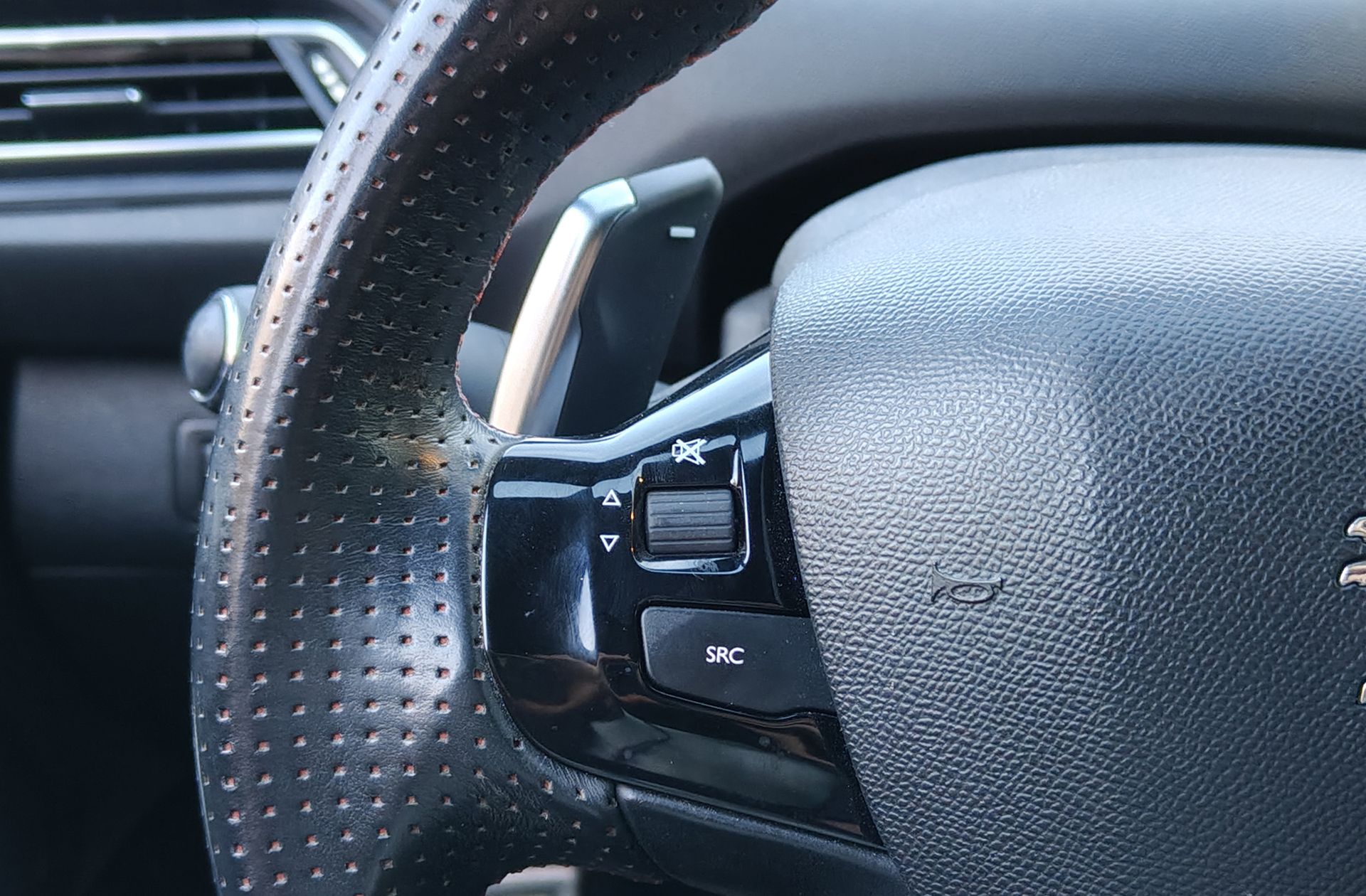 Peugeot 308 2.0 BlueHDi EAT6 - foto 27