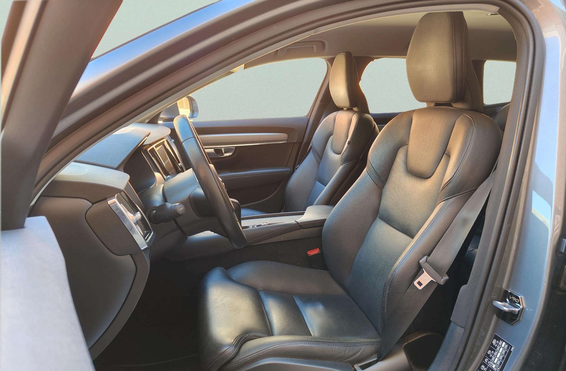Volvo V90 D4 Momentum - foto 12