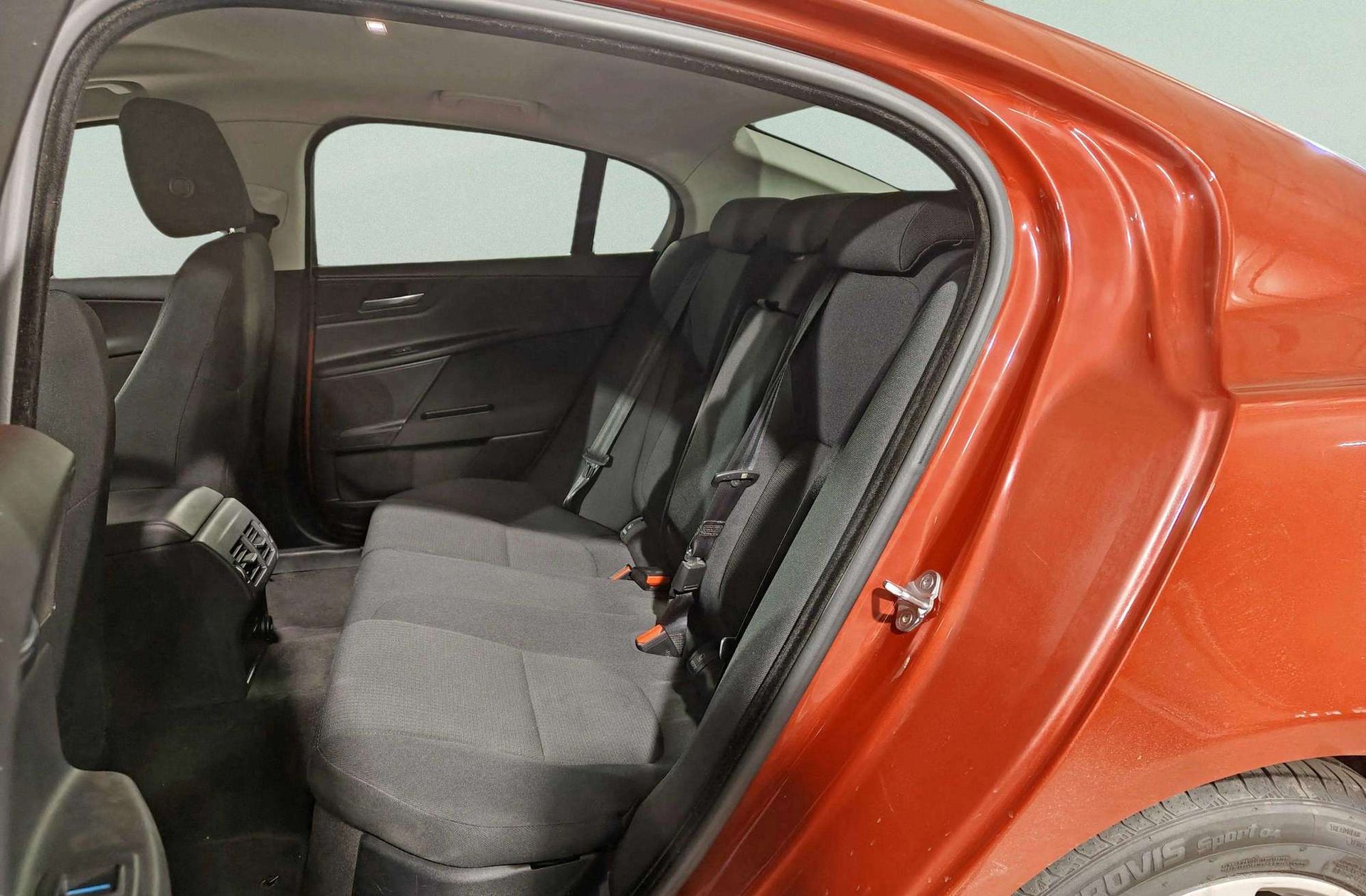 Jaguar XE 2.0 Diesel Pure RWD - foto 12