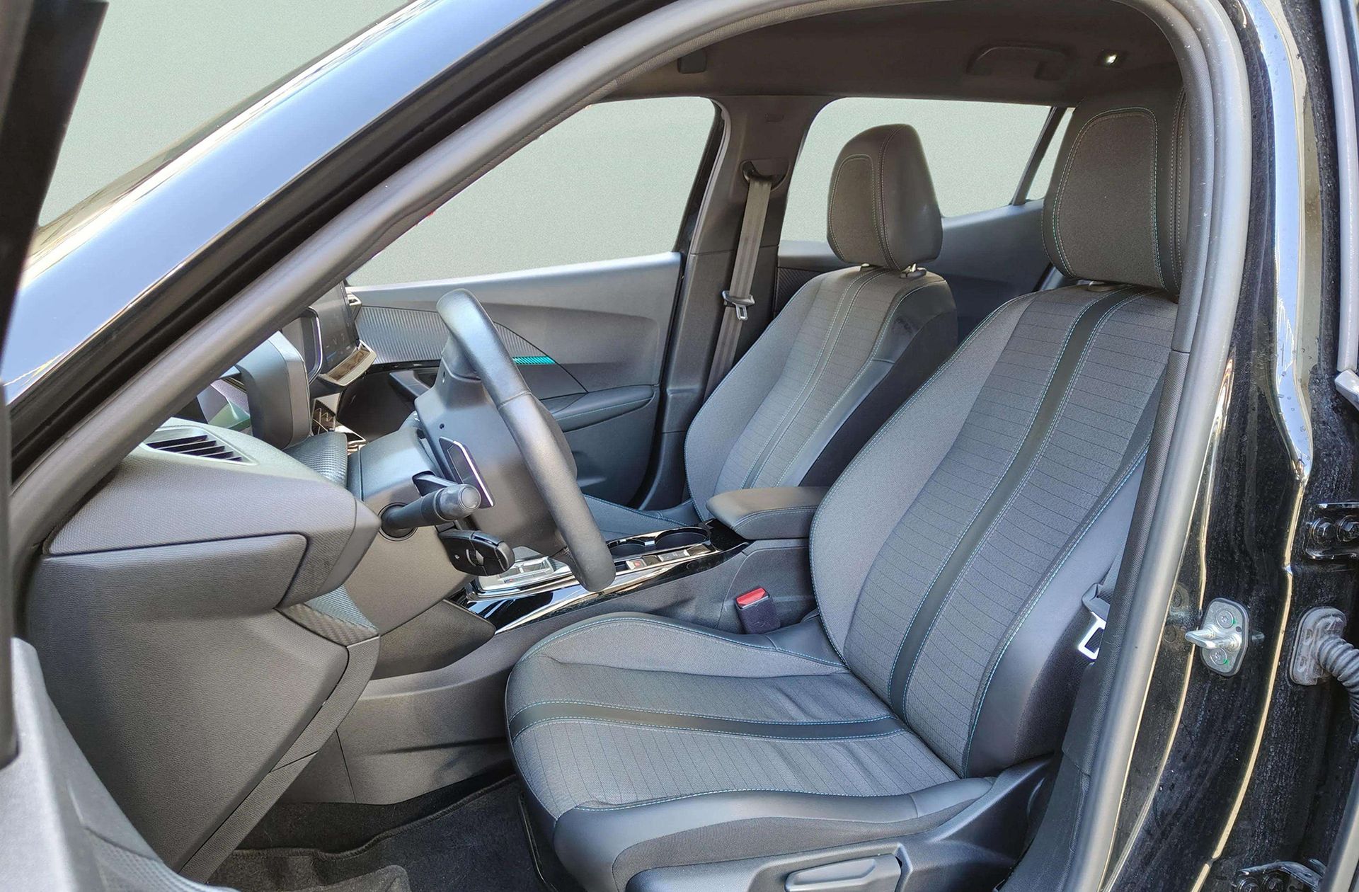 Peugeot 2008 PureTech 130 Allure Pack EAT8 - foto 11