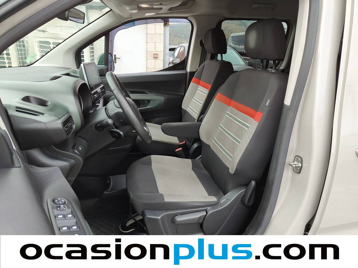 Foto asientos delanteros Citroën Berlingo Citroen Berlingo BlueHDi 130 S&S Talla M Shine (130 CV)