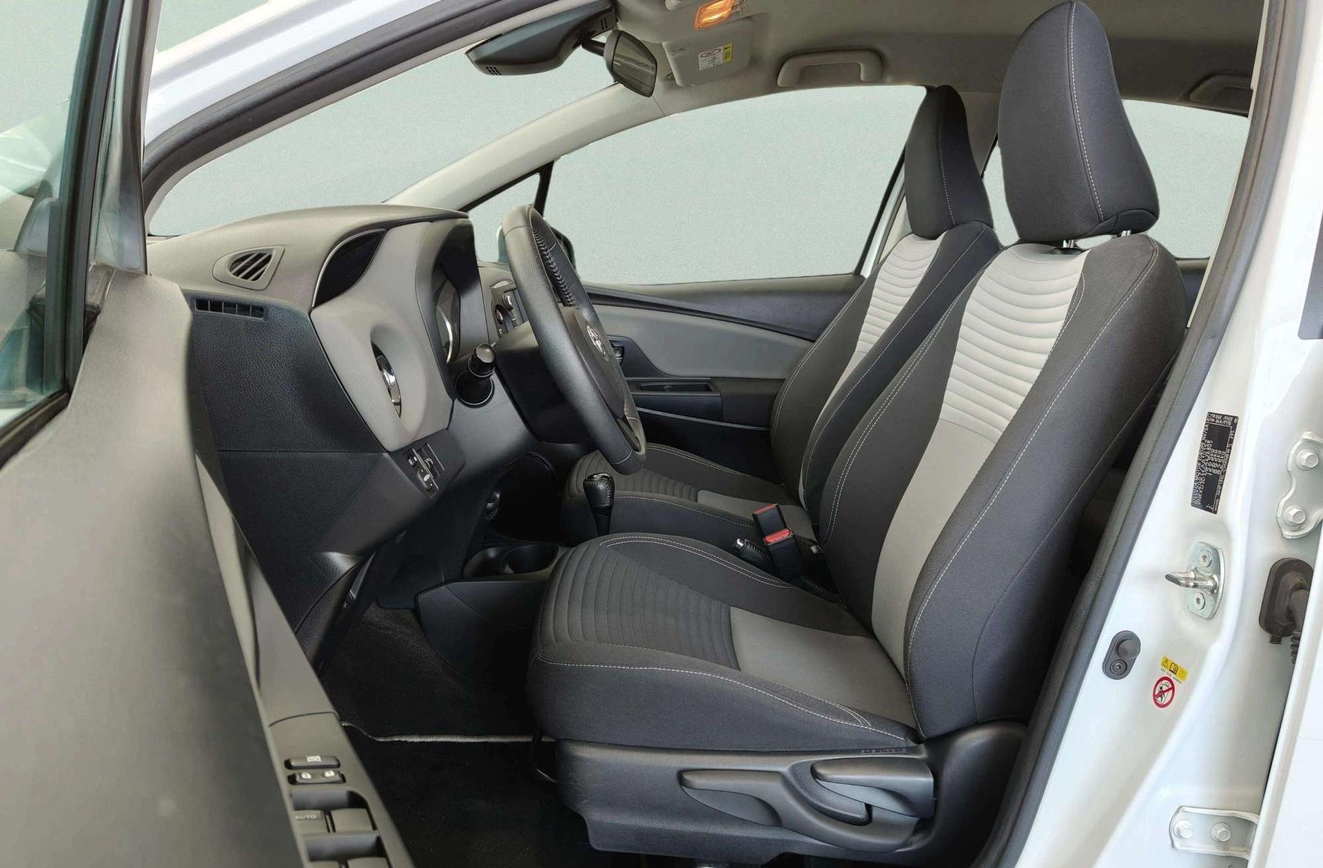 Toyota Yaris 1.5 Hybrid Active - foto 9
