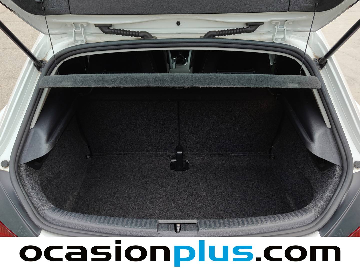 Foto Volkswagen Scirocco Volkswagen Scirocco Typhoon by R-Line 2.0 TSI BMT  (180 CV)