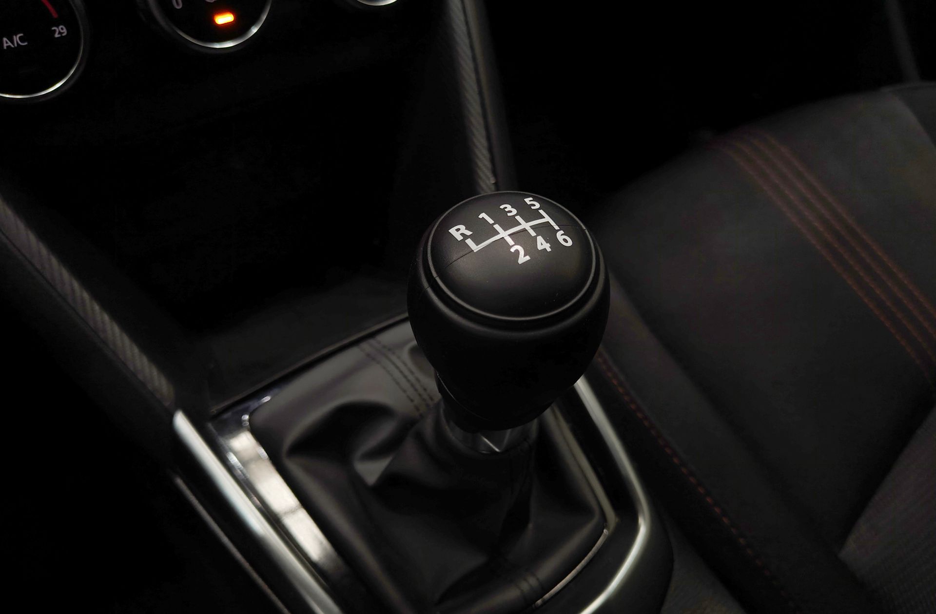 Mazda Mazda2 1.5 G e-Skyactiv Homura Aka - foto 5