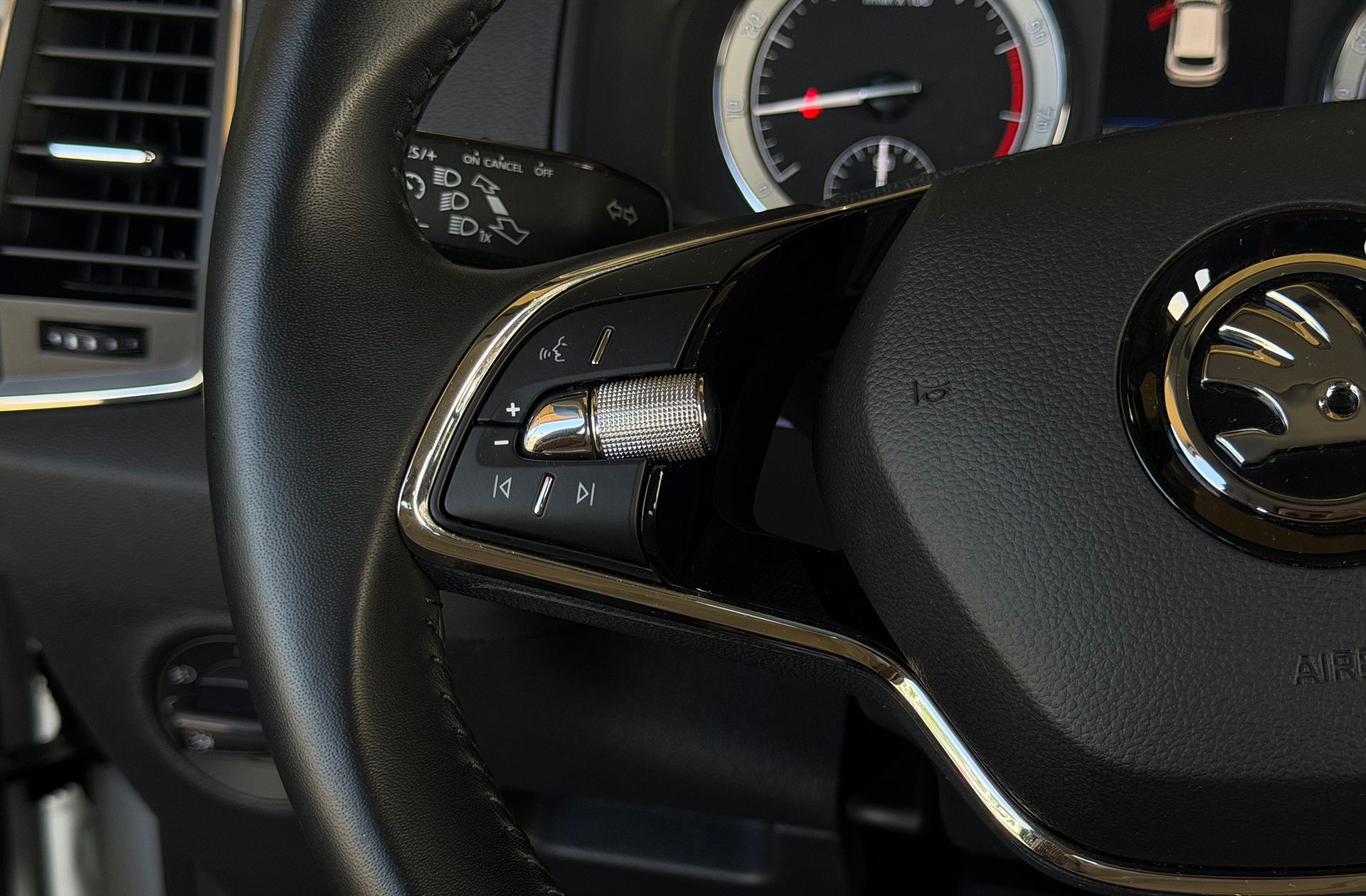 Škoda Karoq 1.0 TSI Ambition - foto 27
