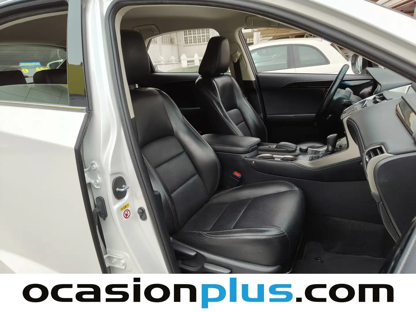 Foto Lexus NX Lexus NX 300h Corporate 2WD + Navibox (197 CV)