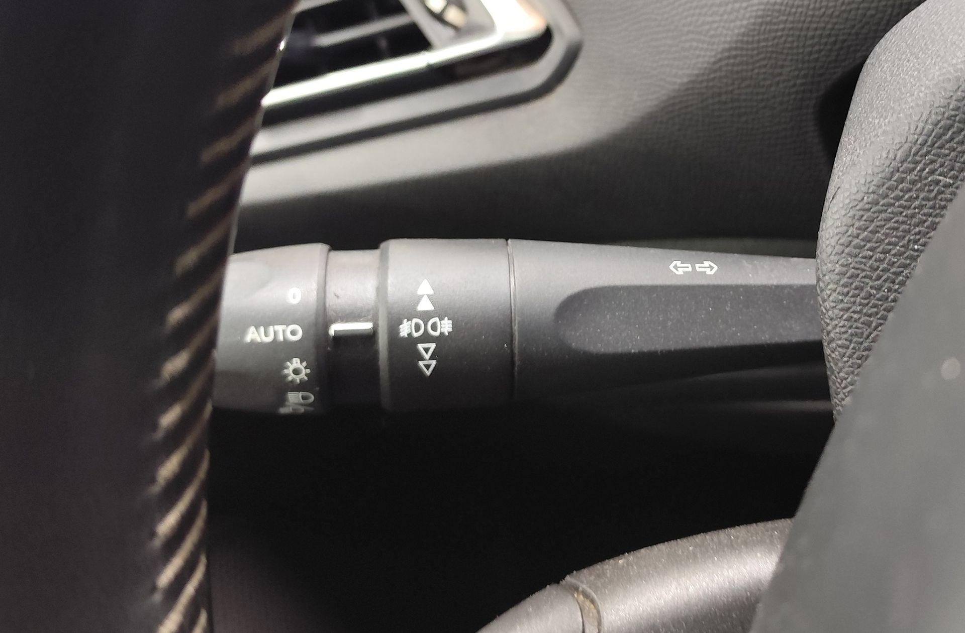 Peugeot 308 Allure 1.6 THP - foto 26