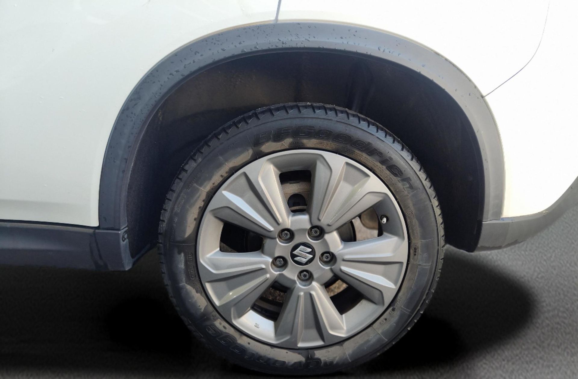 Suzuki Vitara 1.0 Turbo GLE 4WD - foto 34