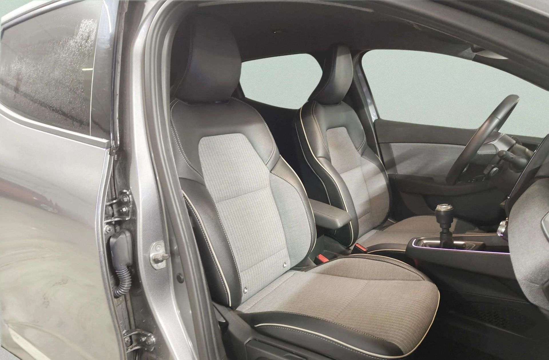 Renault Clio Techno TCe - foto 21