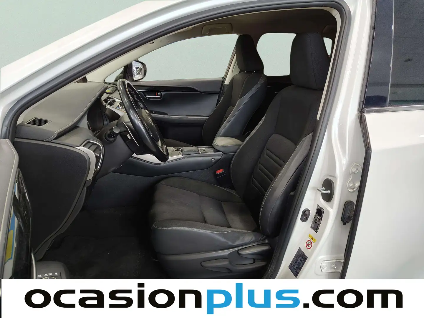 Foto Lexus NX Lexus NX Business Navigation 2WD  (197 CV)