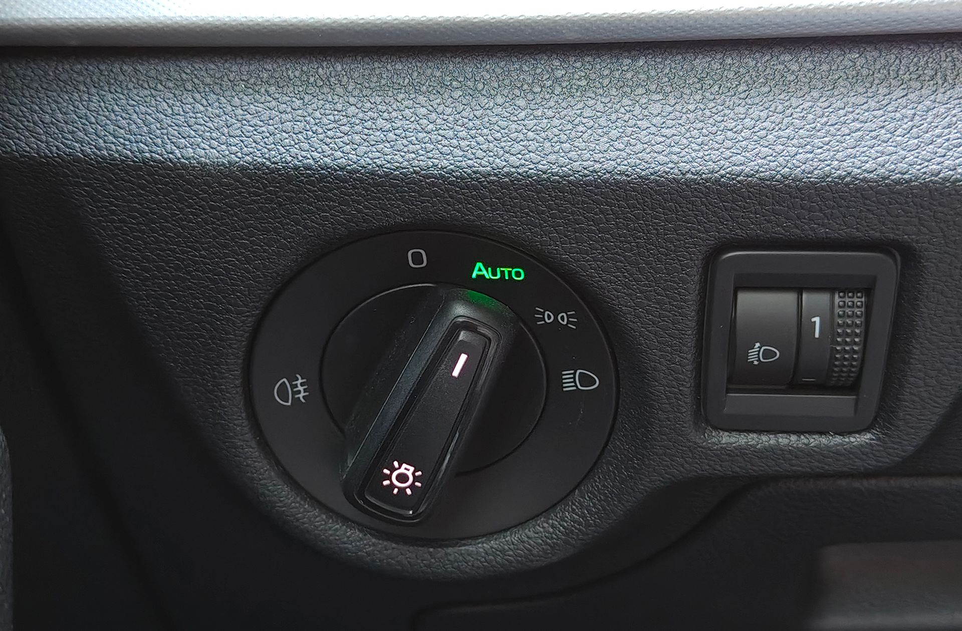 Škoda Kamiq 1.0 TSI Emotion - foto 29