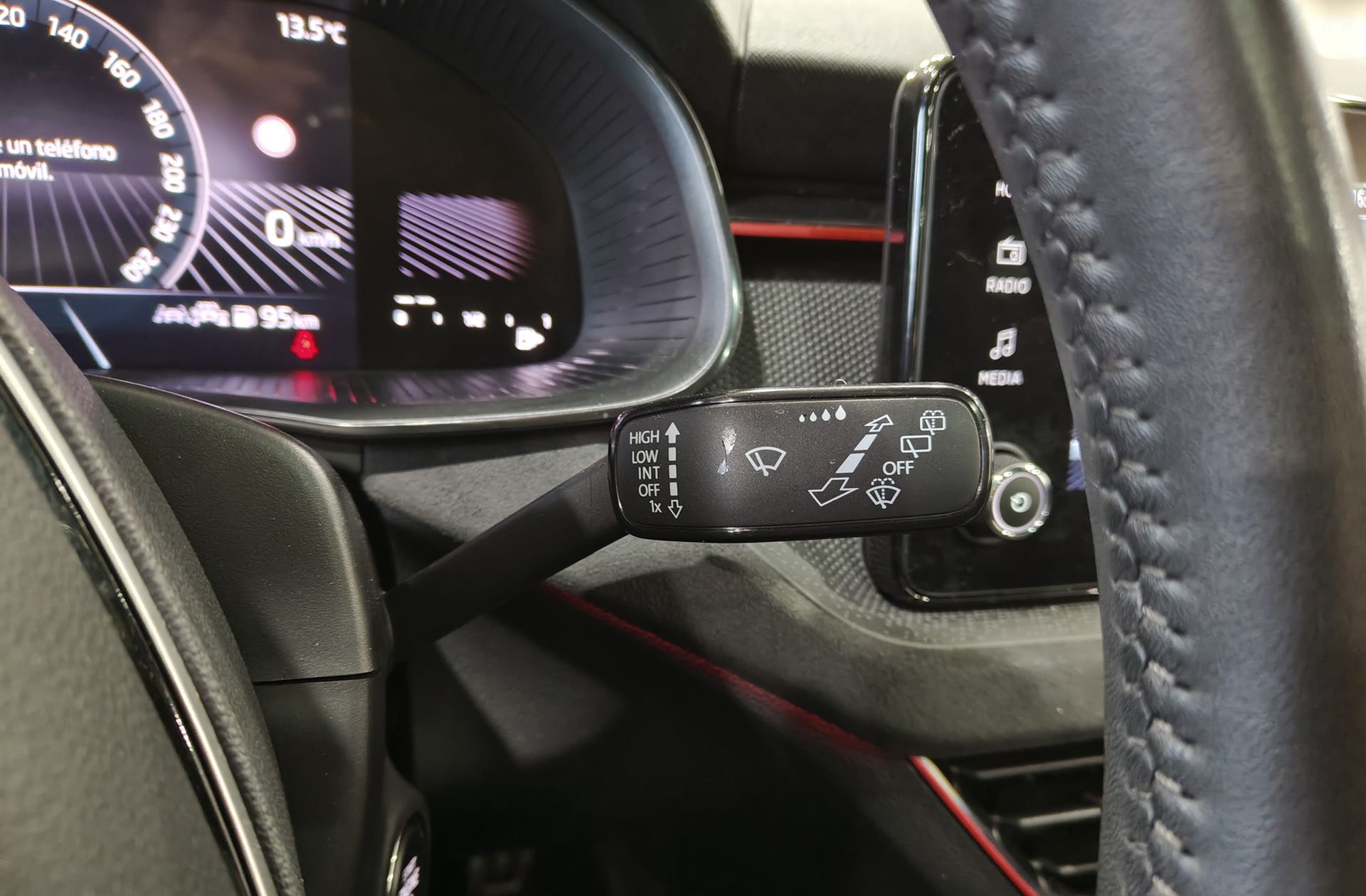Škoda Kamiq 1.0 TSI Design DSG - foto 28
