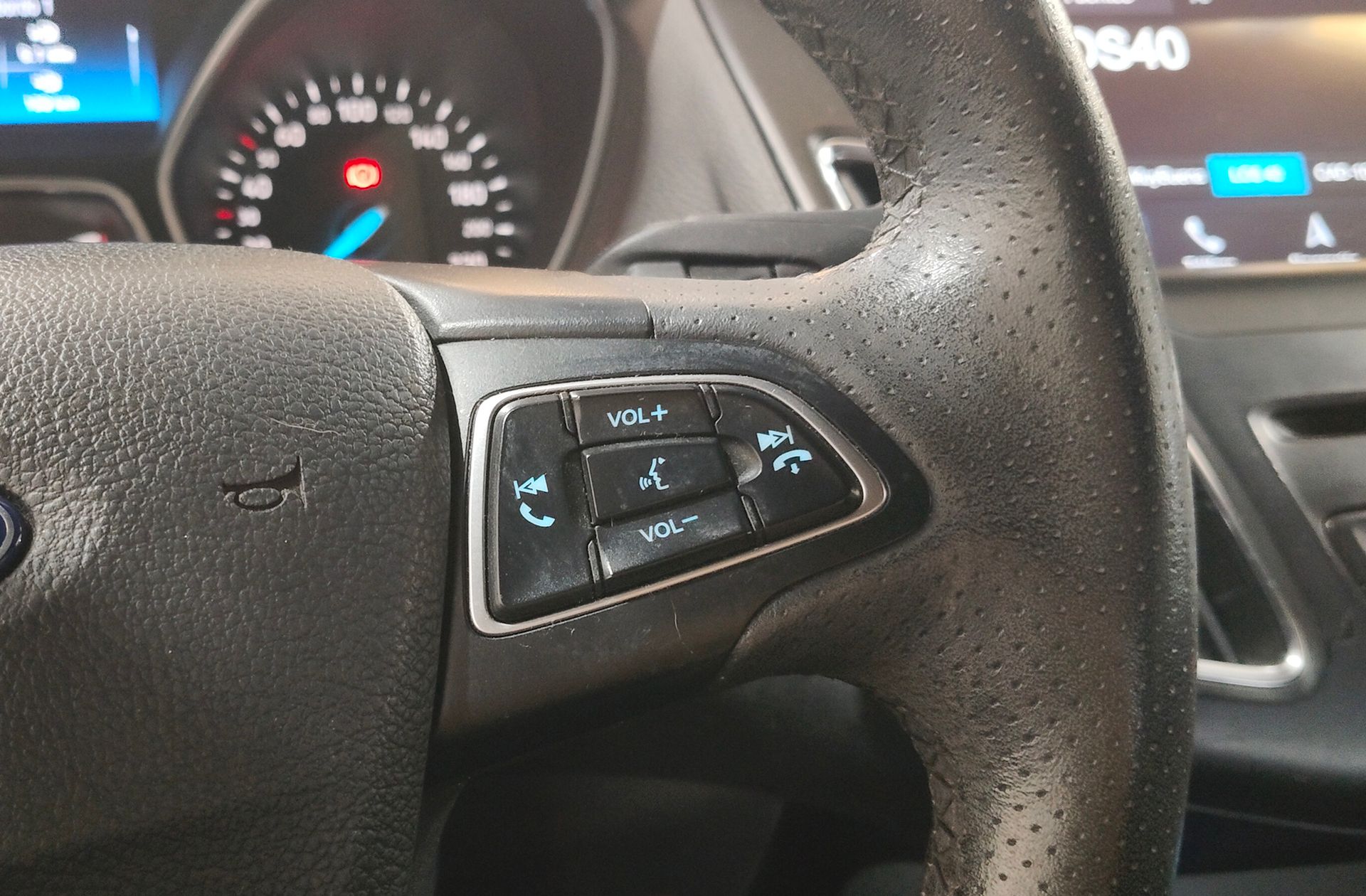 Ford Focus 1.0 EcoBoost ST-Line - foto 24