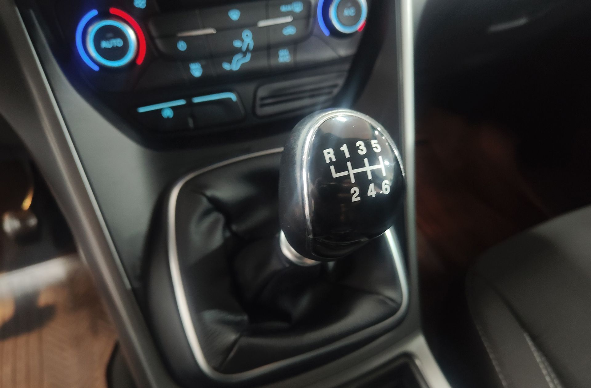 Ford Kuga 1.5 EcoBoost Trend+ 4x2 - foto 5
