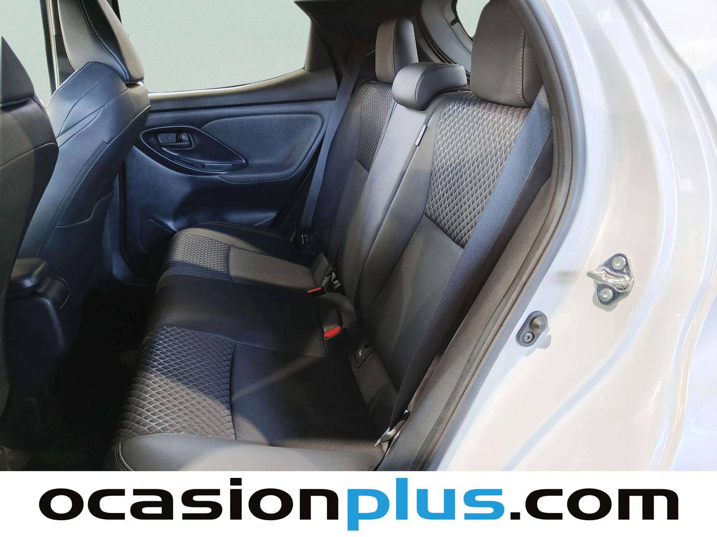 Foto asientos traseros Toyota Yaris Toyota Yaris 120H Style (116 CV)