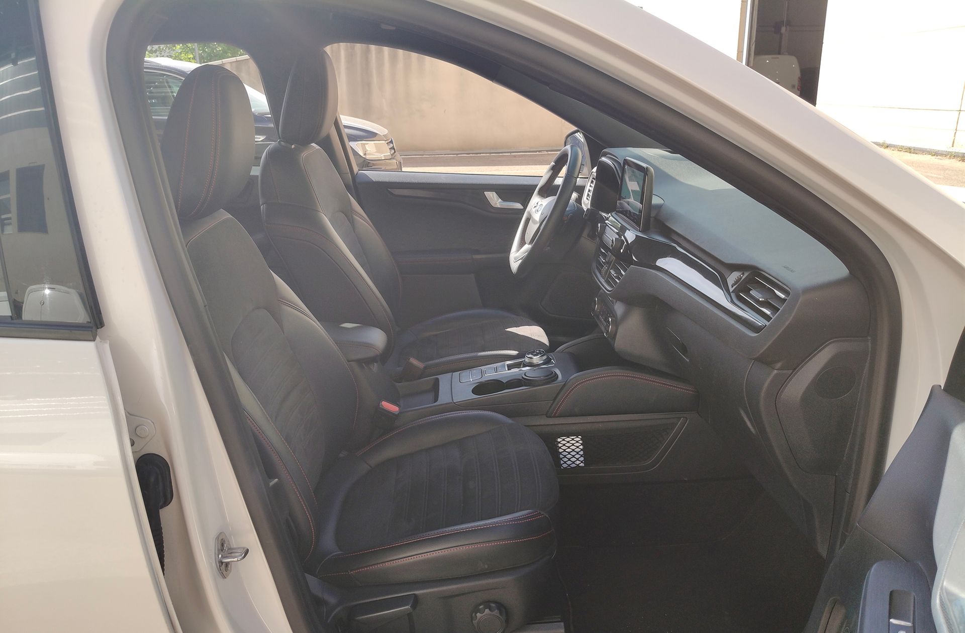 Ford Kuga 2.0 EcoBlue ST-Line X 4x4 - foto 20