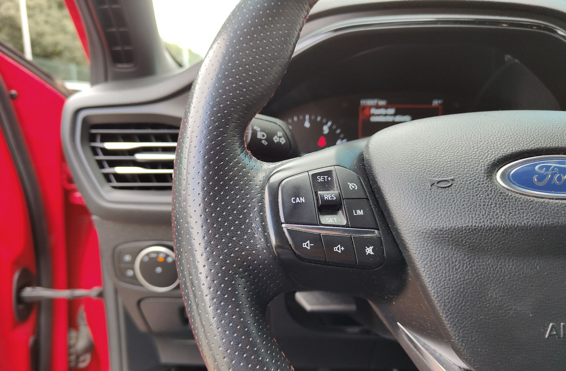 Ford Focus 1.5 EcoBoost ST-Line - foto 27